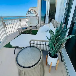 Apartment Oasis 704 Lovely Daytona Ocean Front For 5 Sleeps Up To 12, Daytona Beach