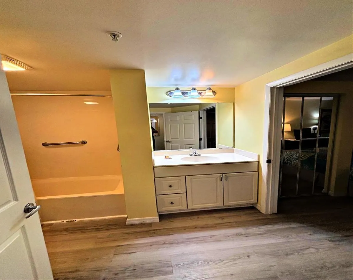 1 Bedroom Direct Oceanfront Condo Wyndham Ocean Walk Resort - Daytona Funland 703 Daytona Beach