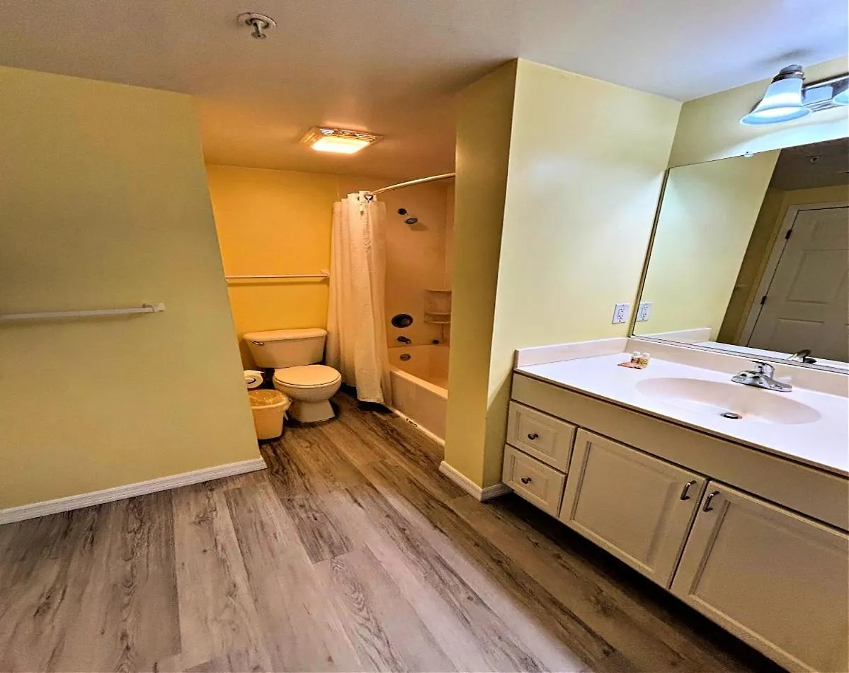 Apartment 1 Bedroom Direct Oceanfront Condo Wyndham Ocean Walk Resort - Daytona Funland 703 Daytona Beach